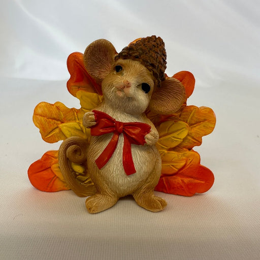 Fanned Leaves Mouse Figurine